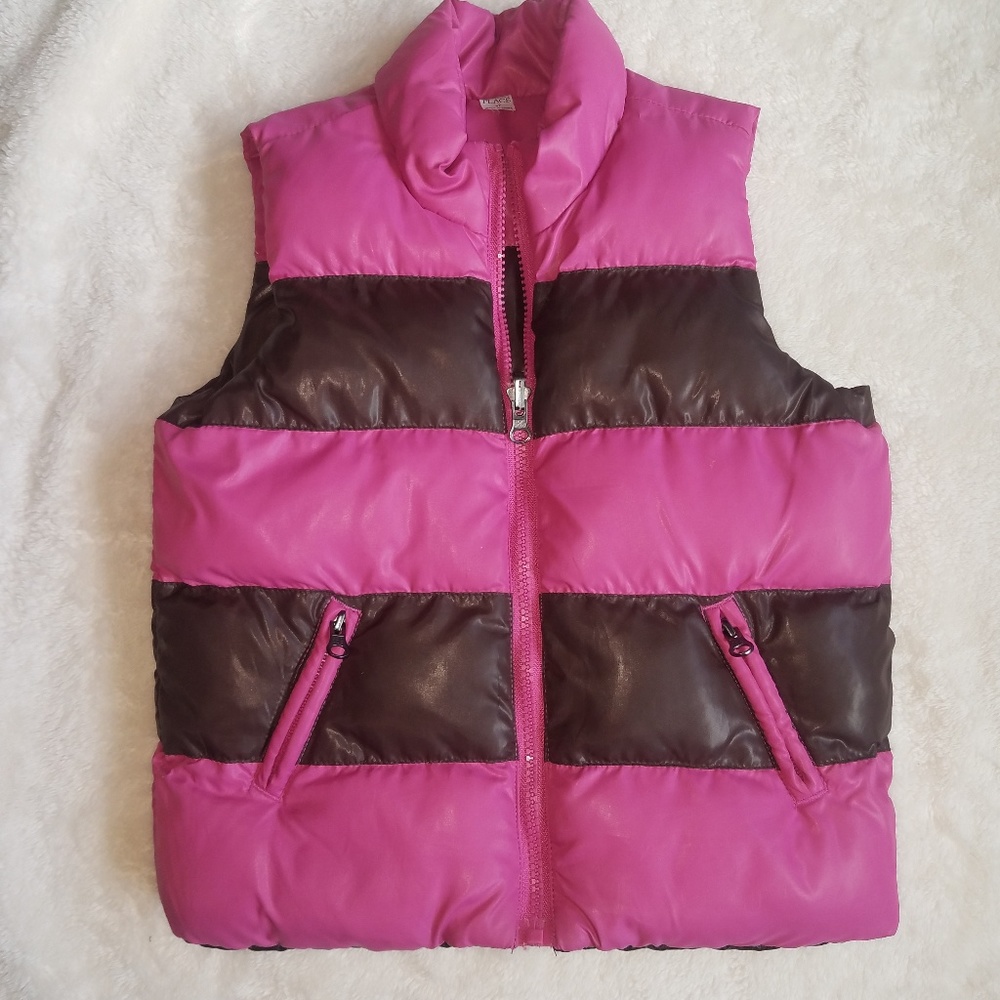 Reversible puffer vest